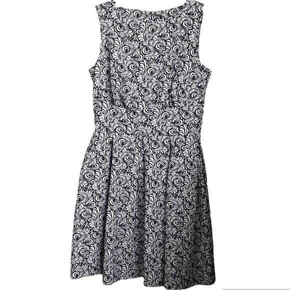 Black & White Classic Baroque Fit & Flare - Picture 1 of 8